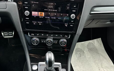 Volkswagen Golf R VII, 2019 год, 3 450 000 рублей, 16 фотография