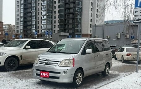Toyota Noah III, 2002 год, 815 000 рублей, 1 фотография