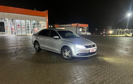 Volkswagen Jetta VI, 2013 год, 1 010 000 рублей, 2 фотография
