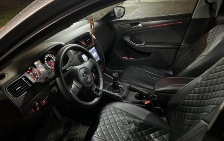 Volkswagen Jetta VI, 2013 год, 1 010 000 рублей, 9 фотография