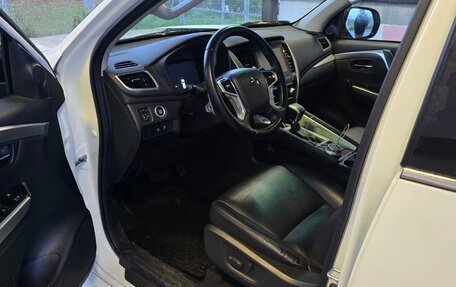 Mitsubishi Montero Sport, 2022 год, 4 000 000 рублей, 6 фотография