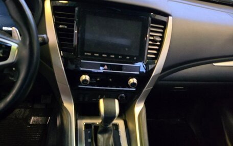 Mitsubishi Montero Sport, 2022 год, 4 000 000 рублей, 8 фотография