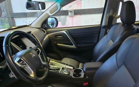 Mitsubishi Montero Sport, 2022 год, 4 000 000 рублей, 7 фотография