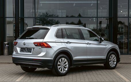 Volkswagen Tiguan II, 2019 год, 1 695 000 рублей, 6 фотография