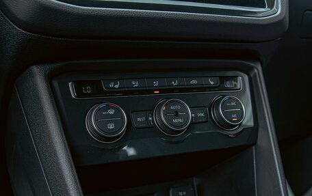 Volkswagen Tiguan II, 2019 год, 1 695 000 рублей, 15 фотография