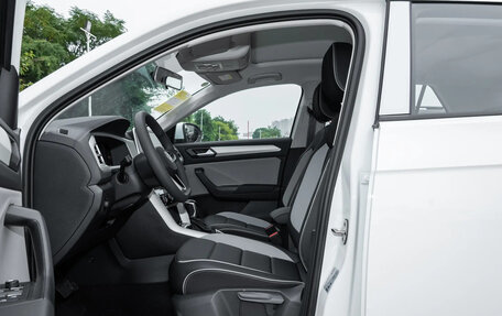 Volkswagen T-Roc I, 2025 год, 2 590 000 рублей, 17 фотография