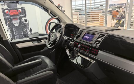 Volkswagen Multivan T6 рестайлинг, 2018 год, 6 995 000 рублей, 4 фотография