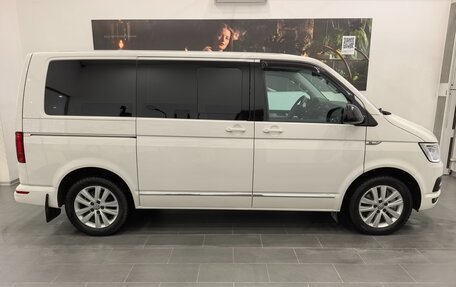 Volkswagen Multivan T6 рестайлинг, 2018 год, 6 995 000 рублей, 12 фотография