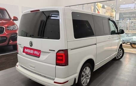 Volkswagen Multivan T6 рестайлинг, 2018 год, 6 995 000 рублей, 3 фотография
