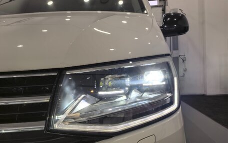 Volkswagen Multivan T6 рестайлинг, 2018 год, 6 995 000 рублей, 16 фотография