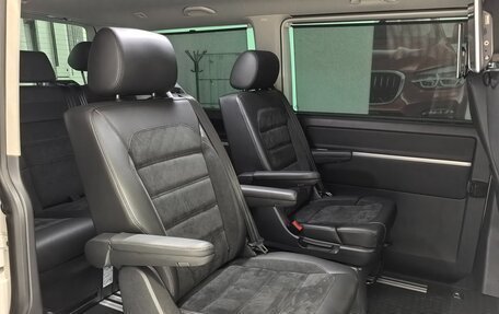Volkswagen Multivan T6 рестайлинг, 2018 год, 6 995 000 рублей, 29 фотография