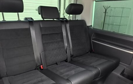 Volkswagen Multivan T6 рестайлинг, 2018 год, 6 995 000 рублей, 30 фотография