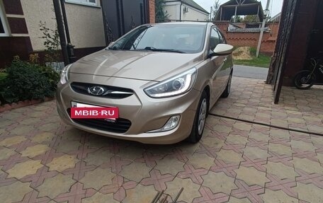 Hyundai Solaris II рестайлинг, 2013 год, 880 000 рублей, 2 фотография