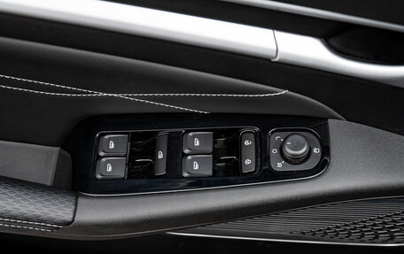 Geely Emgrand, 2024 год, 1 990 000 рублей, 16 фотография