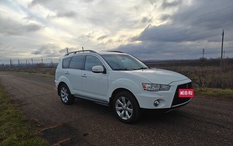Mitsubishi Outlander III рестайлинг 3, 2011 год, 1 030 000 рублей, 2 фотография