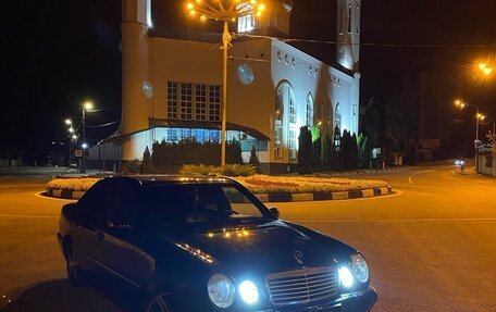 Mercedes-Benz E-Класс, 1997 год, 470 000 рублей, 3 фотография