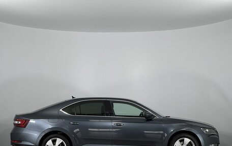 Skoda Superb III рестайлинг, 2017 год, 1 870 000 рублей, 4 фотография