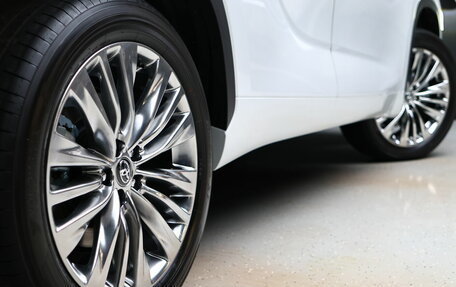 Toyota Highlander, 2025 год, 6 300 000 рублей, 8 фотография