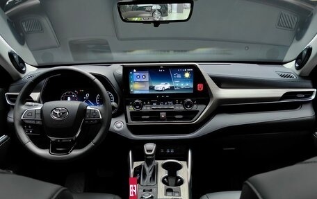 Toyota Highlander, 2025 год, 6 300 000 рублей, 13 фотография