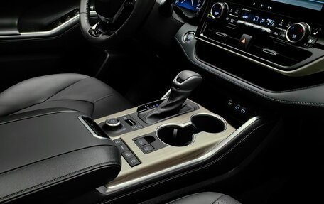 Toyota Highlander, 2025 год, 6 300 000 рублей, 24 фотография