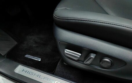 Toyota Highlander, 2025 год, 6 300 000 рублей, 30 фотография
