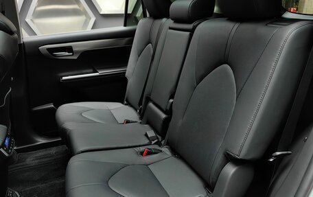 Toyota Highlander, 2025 год, 6 300 000 рублей, 33 фотография