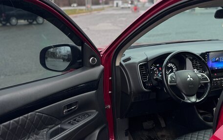 Mitsubishi Outlander III рестайлинг 3, 2012 год, 1 060 000 рублей, 10 фотография