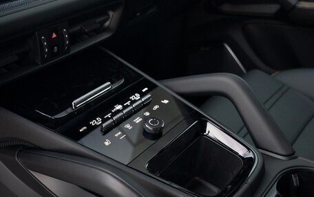 Porsche Cayenne III, 2025 год, 31 000 000 рублей, 36 фотография