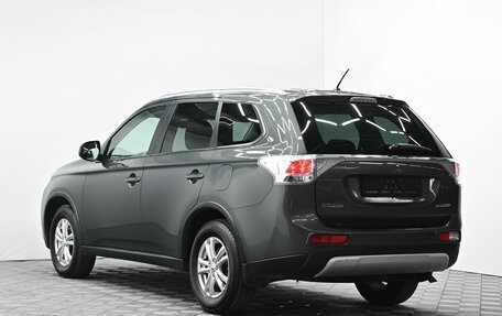 Mitsubishi Outlander III рестайлинг 3, 2015 год, 1 445 000 рублей, 3 фотография