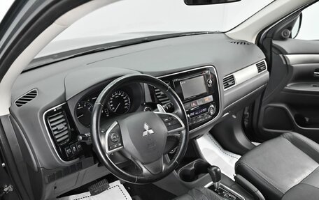 Mitsubishi Outlander III рестайлинг 3, 2015 год, 1 445 000 рублей, 8 фотография