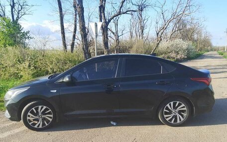 Hyundai Solaris II рестайлинг, 2017 год, 1 300 000 рублей, 3 фотография