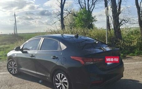 Hyundai Solaris II рестайлинг, 2017 год, 1 300 000 рублей, 4 фотография