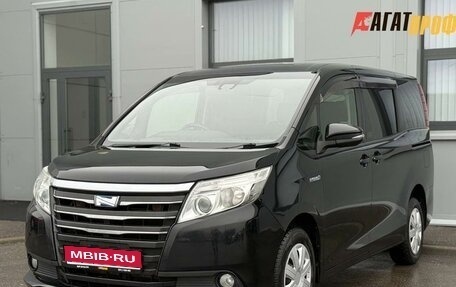 Toyota Noah III, 2015 год, 1 450 000 рублей, 1 фотография