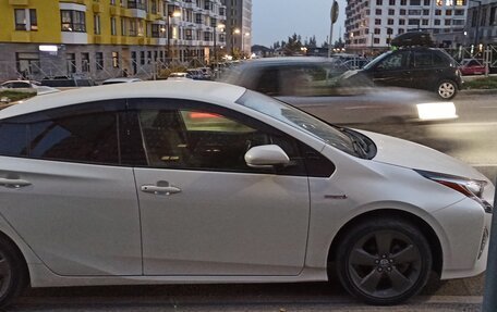 Toyota Prius IV XW50, 2016 год, 1 550 000 рублей, 3 фотография