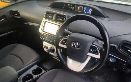 Toyota Prius IV XW50, 2016 год, 1 550 000 рублей, 9 фотография