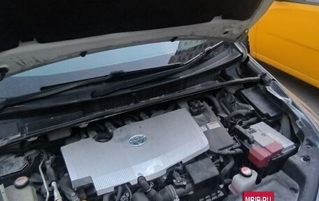 Toyota Prius IV XW50, 2016 год, 1 550 000 рублей, 5 фотография