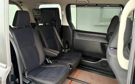 Toyota Noah III, 2015 год, 1 450 000 рублей, 13 фотография