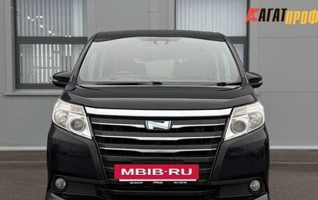 Toyota Noah III, 2015 год, 1 450 000 рублей, 2 фотография