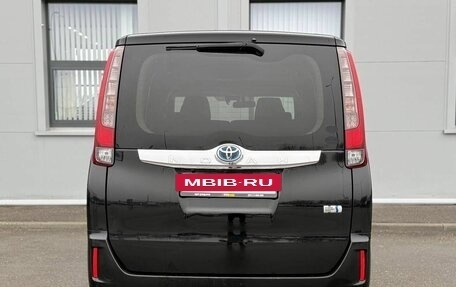 Toyota Noah III, 2015 год, 1 450 000 рублей, 6 фотография