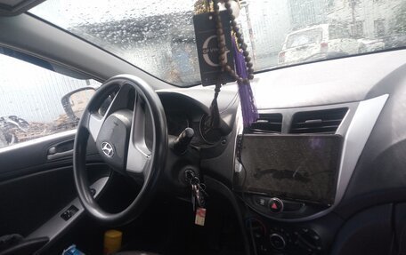 Hyundai Solaris II рестайлинг, 2016 год, 800 000 рублей, 3 фотография