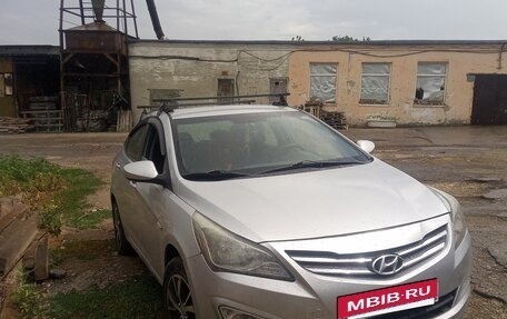 Hyundai Solaris II рестайлинг, 2016 год, 800 000 рублей, 2 фотография