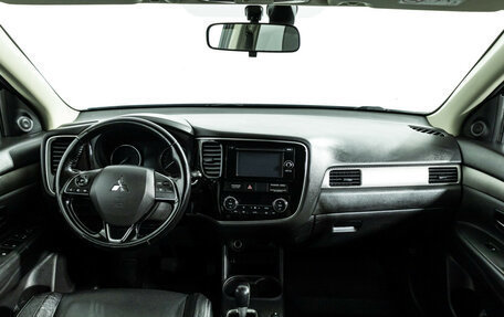 Mitsubishi Outlander III рестайлинг 3, 2015 год, 1 689 898 рублей, 13 фотография