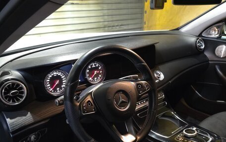 Mercedes-Benz E-Класс, 2016 год, 2 600 000 рублей, 20 фотография