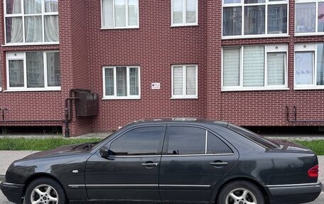 Mercedes-Benz E-Класс, 1996 год, 340 000 рублей, 4 фотография