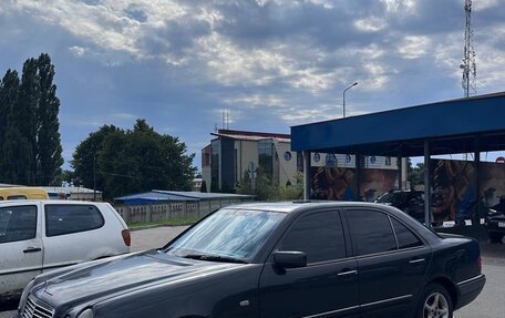 Mercedes-Benz E-Класс, 1996 год, 340 000 рублей, 3 фотография