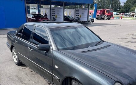 Mercedes-Benz E-Класс, 1996 год, 340 000 рублей, 5 фотография