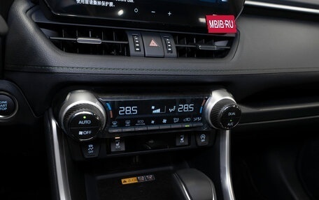 Toyota RAV4, 2025 год, 4 300 000 рублей, 17 фотография