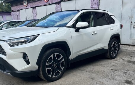 Toyota RAV4, 2019 год, 3 540 000 рублей, 2 фотография