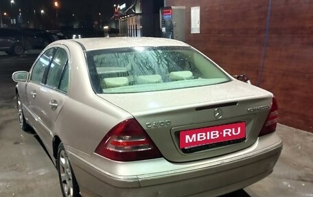 Mercedes-Benz C-Класс, 2004 год, 690 000 рублей, 4 фотография