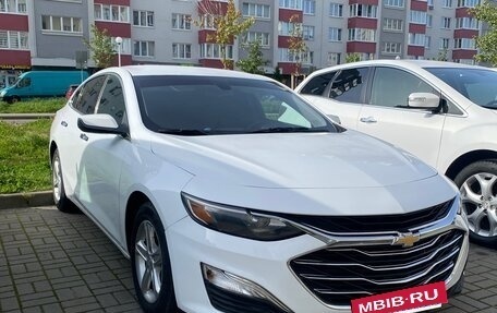 Chevrolet Malibu IX, 2020 год, 1 000 000 рублей, 2 фотография